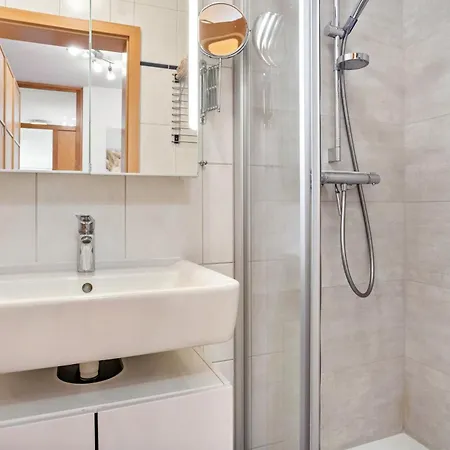 Suedstrand Schwimmbadnutzung Apartman Göhren